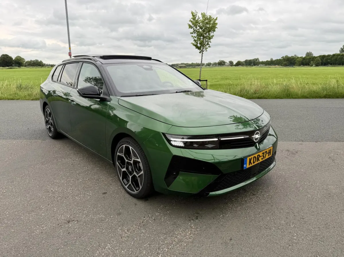 195PK Turbo Plug In Hybrid Ultimate UNIEKKKK