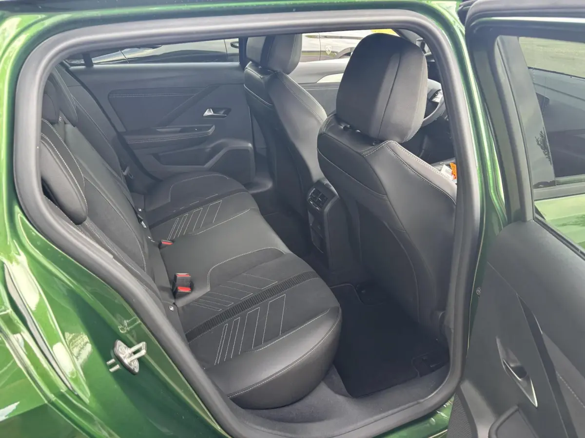 195PK Turbo Plug In Hybrid Ultimate UNIEKKKK
