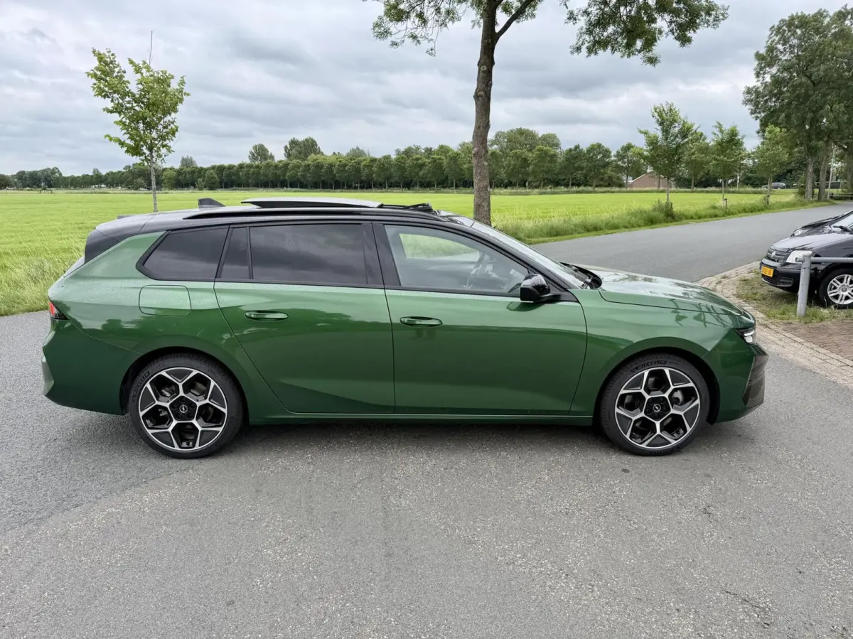 195PK Turbo Plug In Hybrid Ultimate UNIEKKKK