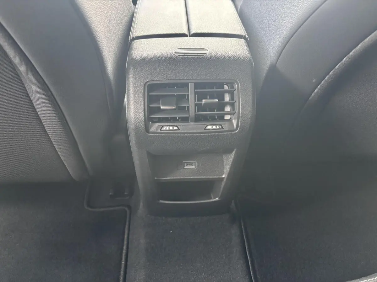 195PK Turbo Plug In Hybrid Ultimate UNIEKKKK