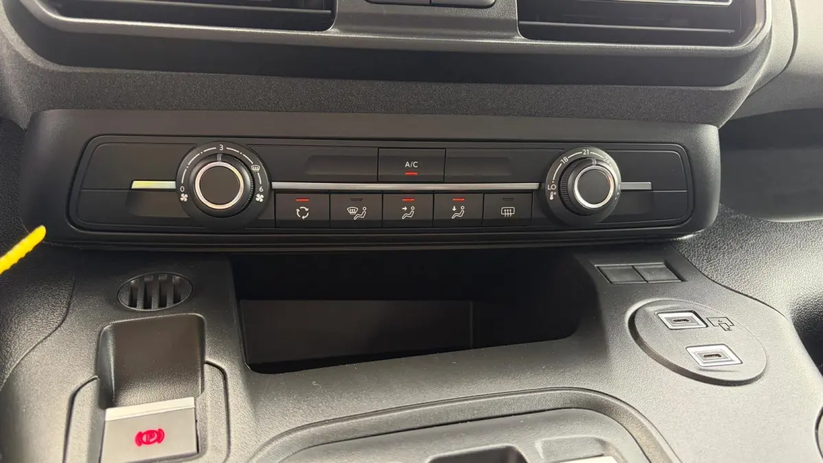 Rifter EV 50KWH 136PK L1 ALLURE / NAVI / AIRCO / LED / PDC / CAMERA / WINTERPAKKET / UNIEK !!