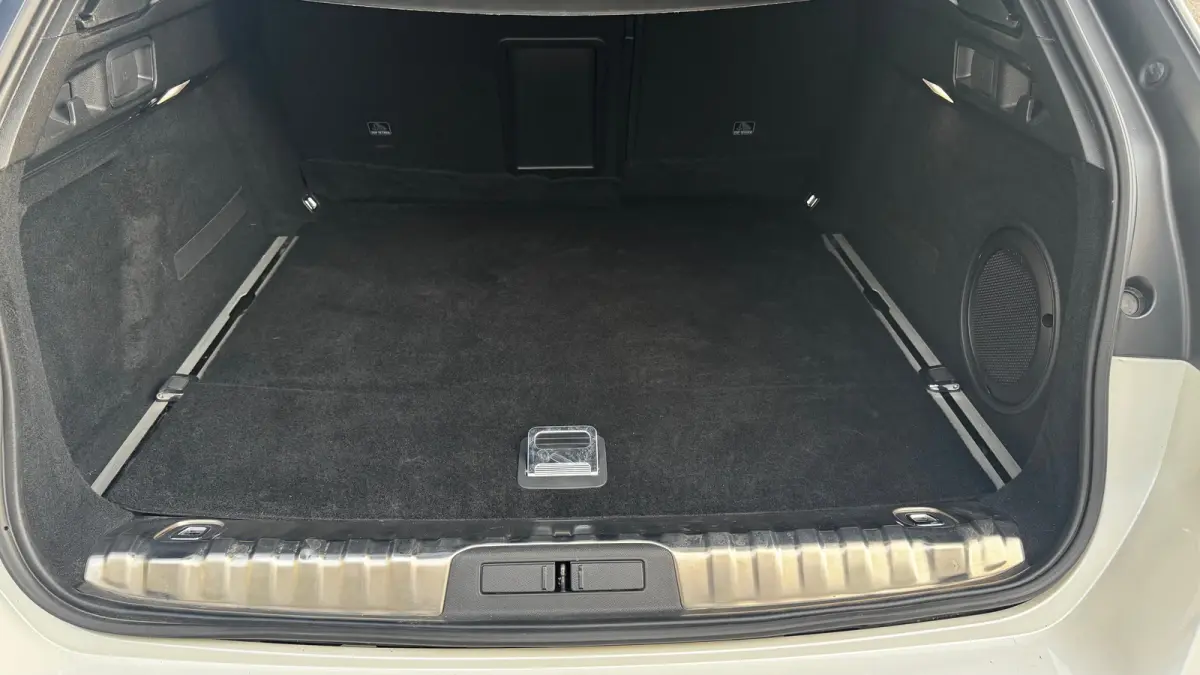 1.6 HYBRID 225PK GT PACK AUTOMAAT SOH 96,25% / NAVI / LEDER / CLIMA / PDC / 18" LMV / CAMERA / KEYLESS / PANO. DAK / NIGHT VISION / I-COCKPIT / FULL-LED / WINTERPAKKET / FOCAL AUDIO / ADAPT.