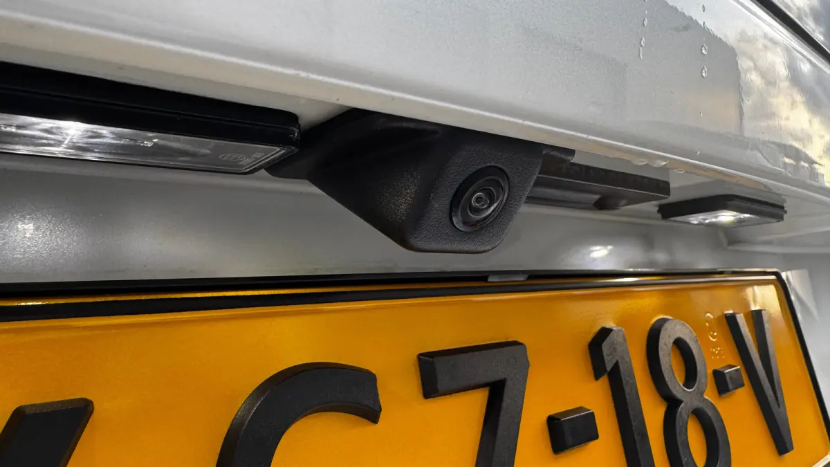 1.6 HYBRID 225PK GT PACK AUTOMAAT SOH 96,25% / NAVI / LEDER / CLIMA / PDC / 18" LMV / CAMERA / KEYLESS / PANO. DAK / NIGHT VISION / I-COCKPIT / FULL-LED / WINTERPAKKET / FOCAL AUDIO / ADAPT.