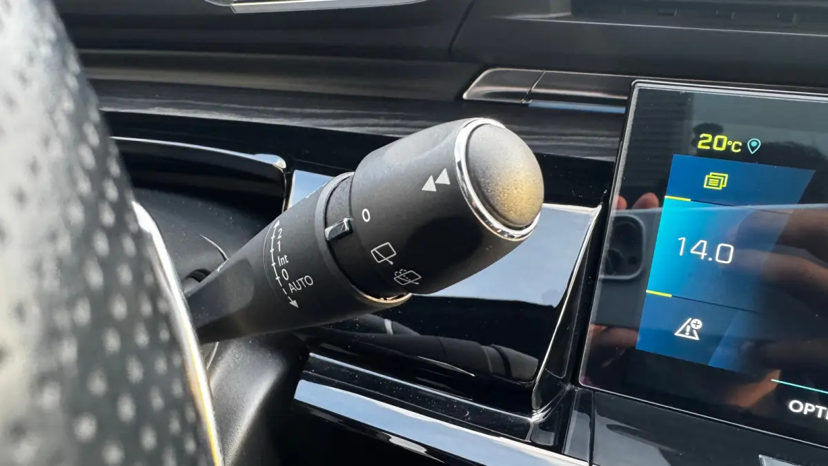 1.6 HYBRID 225PK GT PACK AUTOMAAT SOH 96,25% / NAVI / LEDER / CLIMA / PDC / 18" LMV / CAMERA / KEYLESS / PANO. DAK / NIGHT VISION / I-COCKPIT / FULL-LED / WINTERPAKKET / FOCAL AUDIO / ADAPT.