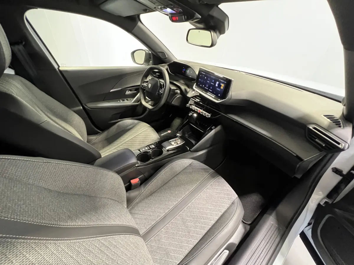 EV Allure Avantage 54 kWh | SoH 97% | Achteruitrijcamera | Android/Apple Carplay | LM Velgen 17" | PDC Voor en Achter | Cruise Control | Bluetooth | DAB | Airco |