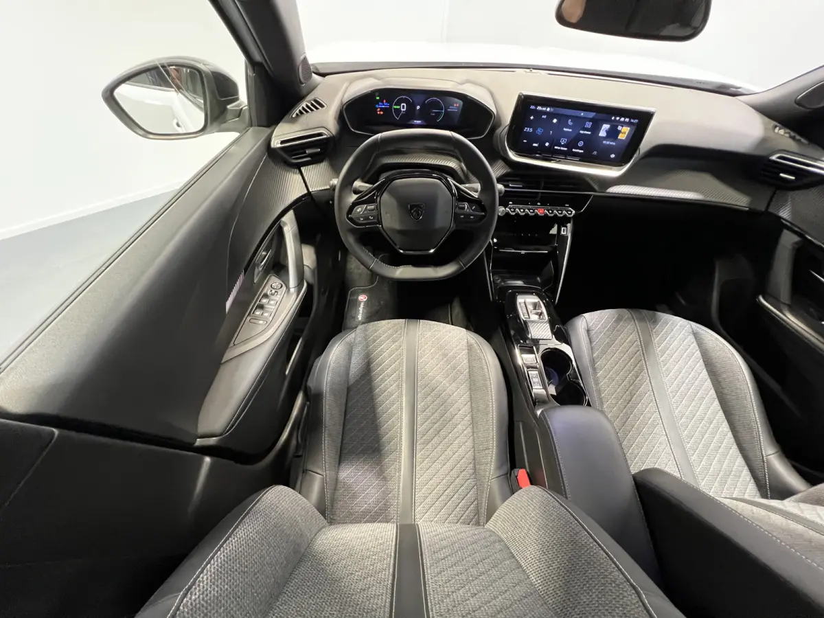 EV Allure Avantage 54 kWh | SoH 97% | Achteruitrijcamera | Android/Apple Carplay | LM Velgen 17" | PDC Voor en Achter | Cruise Control | Bluetooth | DAB | Airco |
