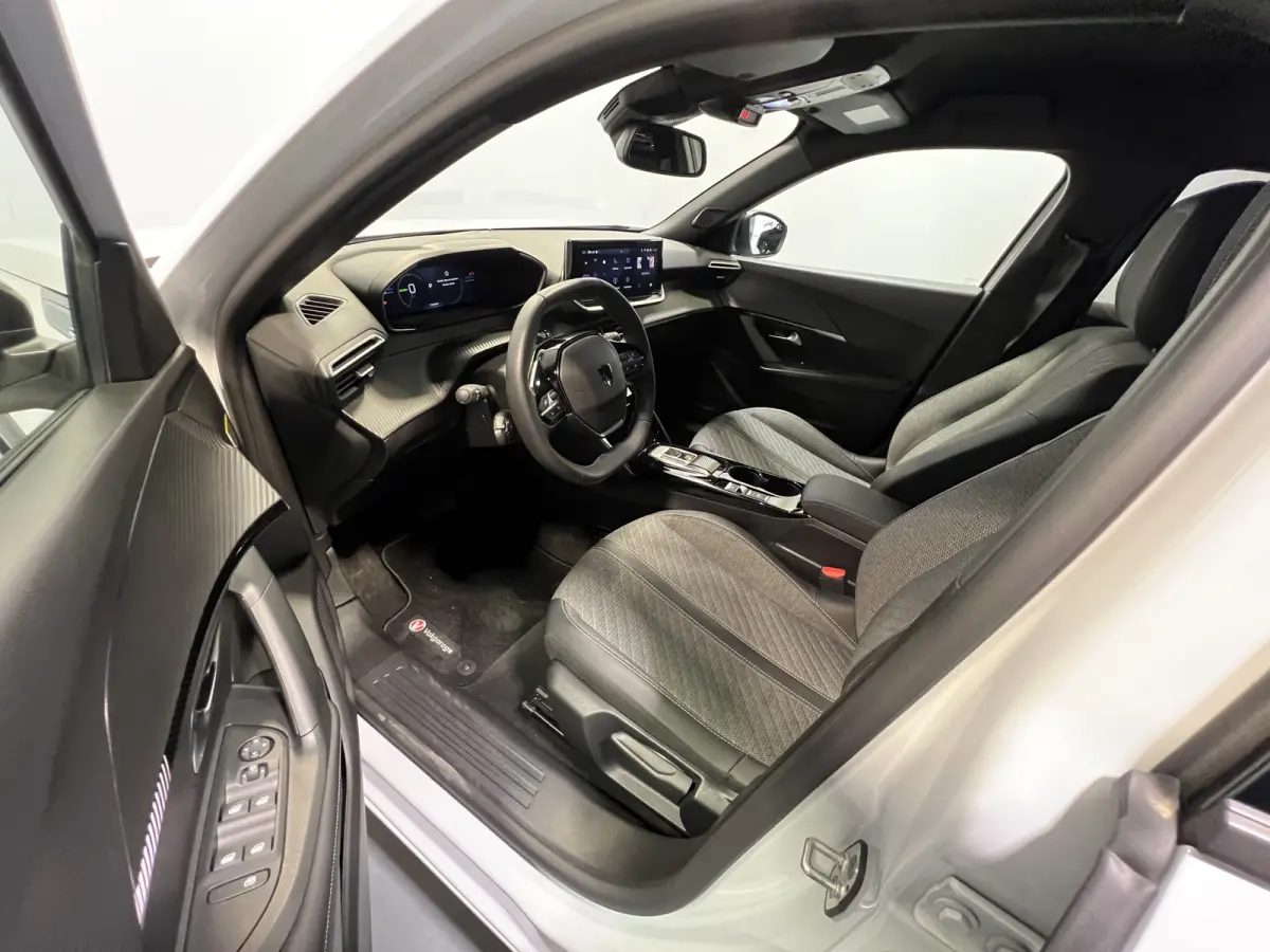 EV Allure Avantage 54 kWh | SoH 97% | Achteruitrijcamera | Android/Apple Carplay | LM Velgen 17" | PDC Voor en Achter | Cruise Control | Bluetooth | DAB | Airco |