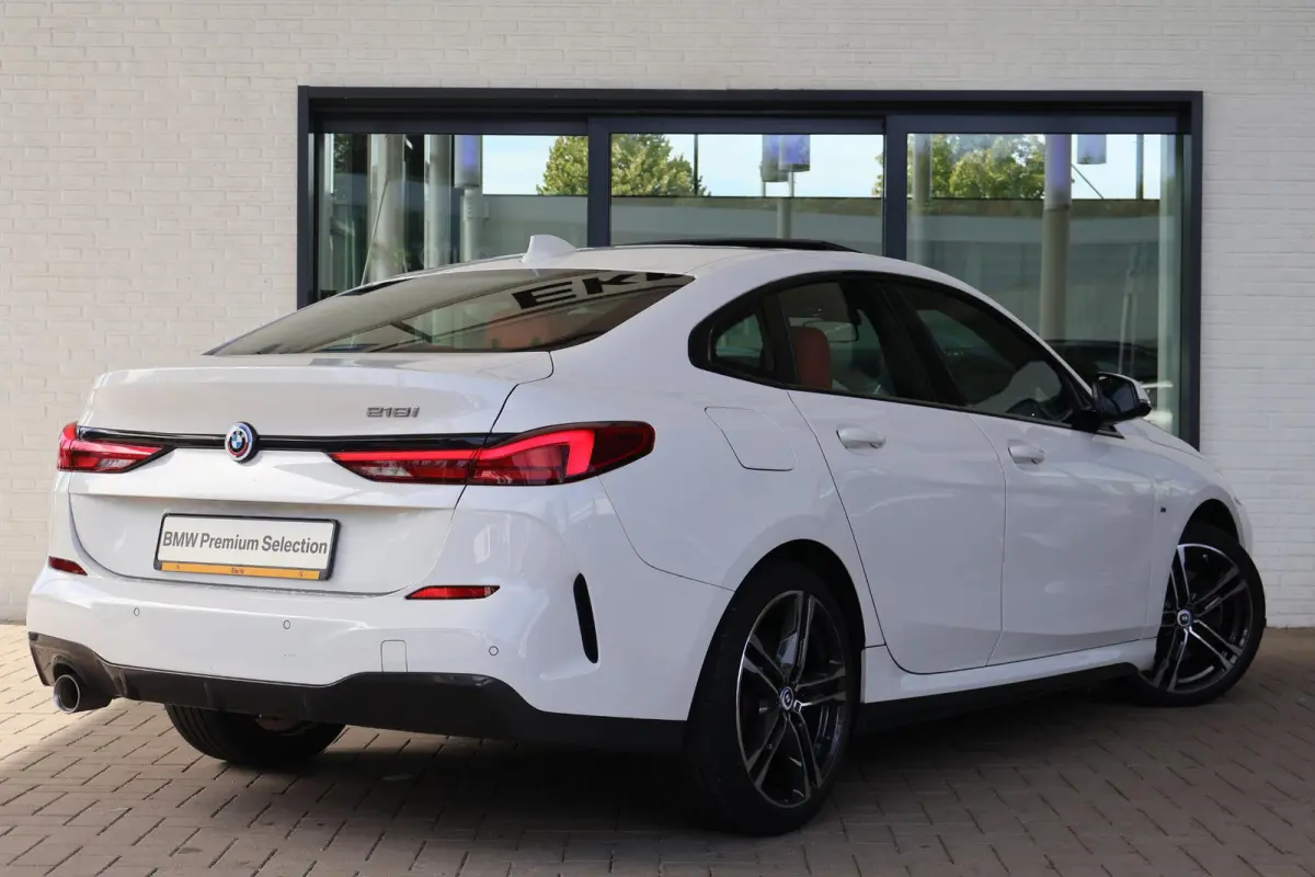 218i | M Sport | Panoramadak | Parkeersensoren voor en achter | Leder | HiFi Geluidssysteem | Climate Control