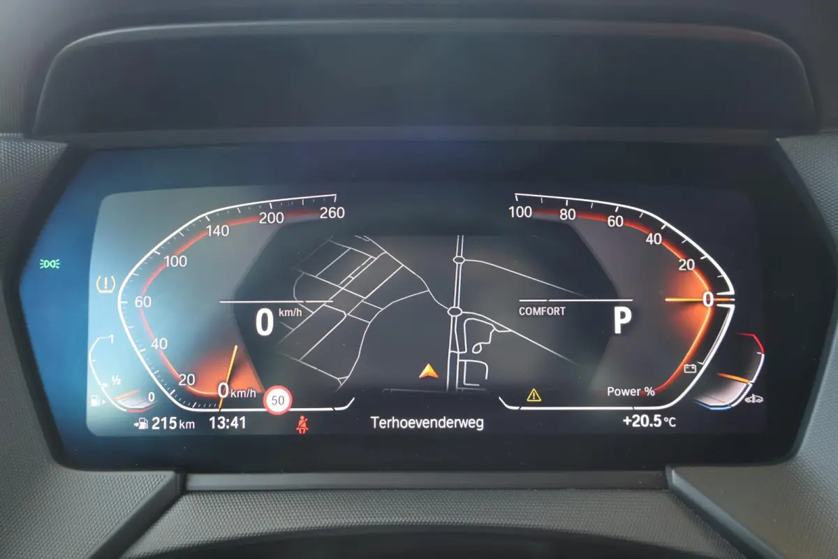 218i | M Sport | Panoramadak | Parkeersensoren voor en achter | Leder | HiFi Geluidssysteem | Climate Control