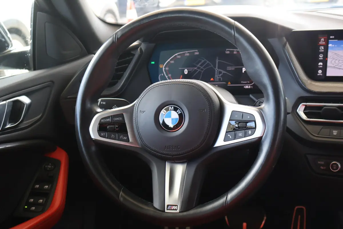 218i | M Sport | Panoramadak | Parkeersensoren voor en achter | Leder | HiFi Geluidssysteem | Climate Control