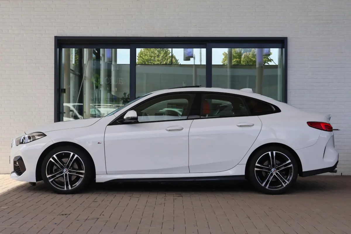218i | M Sport | Panoramadak | Parkeersensoren voor en achter | Leder | HiFi Geluidssysteem | Climate Control