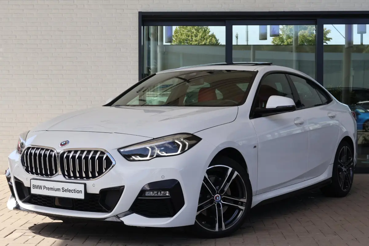 218i | M Sport | Panoramadak | Parkeersensoren voor en achter | Leder | HiFi Geluidssysteem | Climate Control