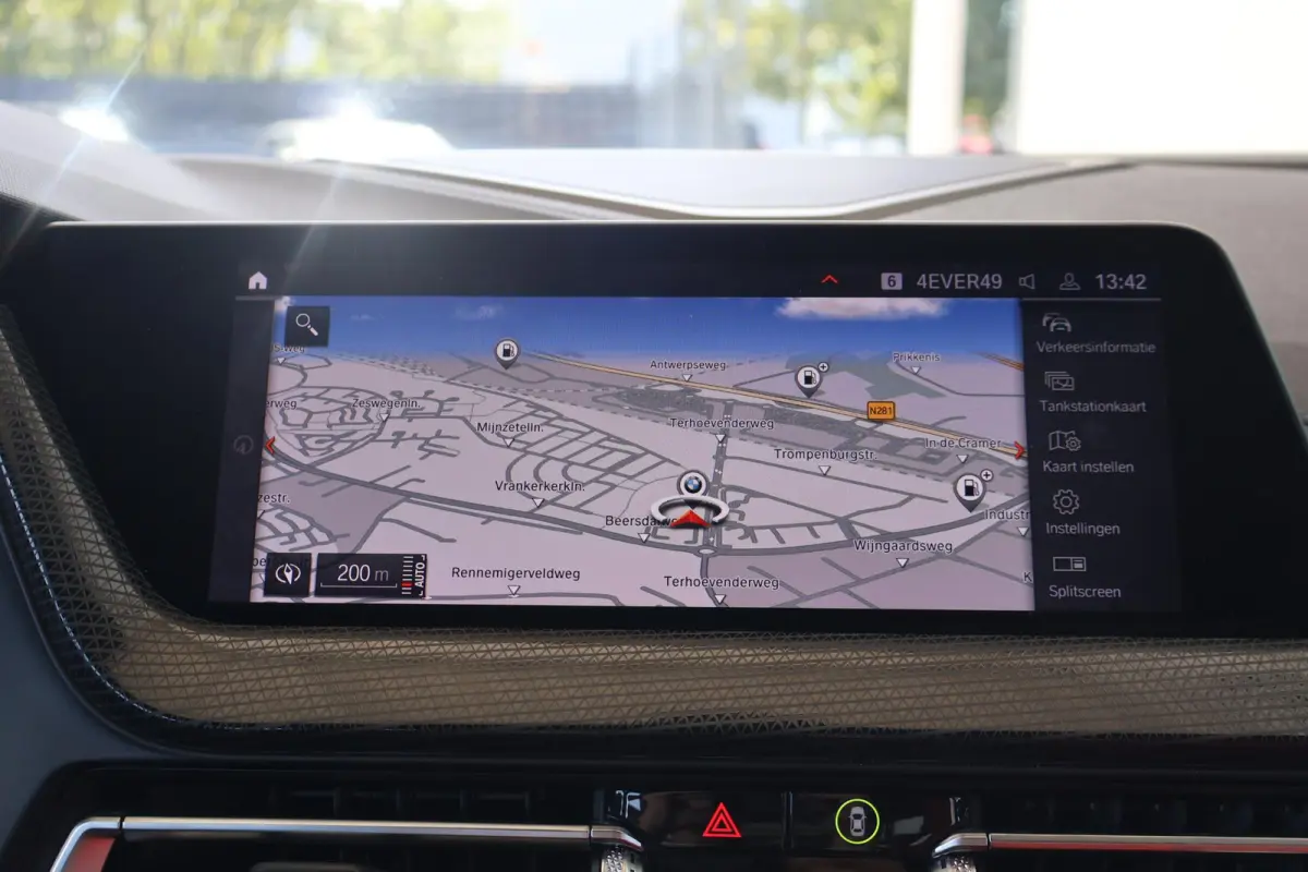 218i | M Sport | Panoramadak | Parkeersensoren voor en achter | Leder | HiFi Geluidssysteem | Climate Control
