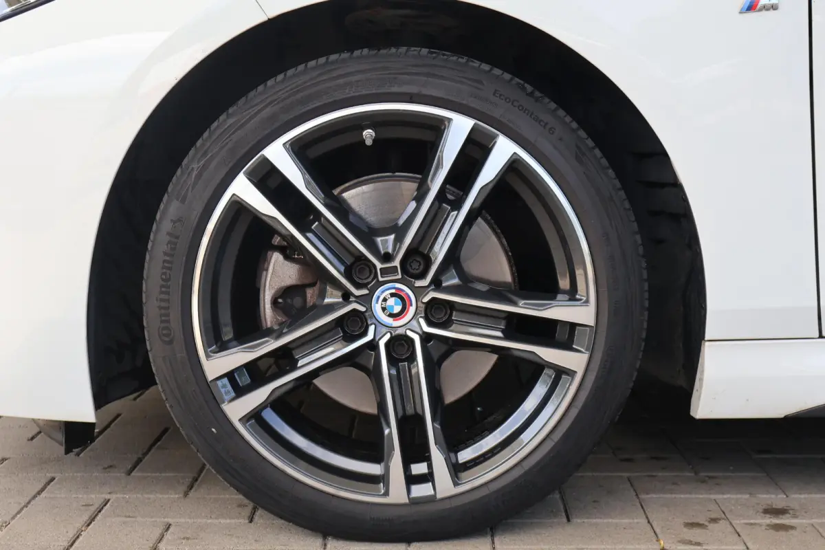 218i | M Sport | Panoramadak | Parkeersensoren voor en achter | Leder | HiFi Geluidssysteem | Climate Control