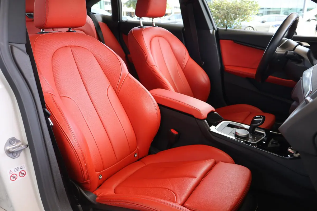 218i | M Sport | Panoramadak | Parkeersensoren voor en achter | Leder | HiFi Geluidssysteem | Climate Control