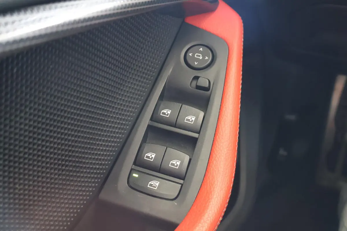 218i | M Sport | Panoramadak | Parkeersensoren voor en achter | Leder | HiFi Geluidssysteem | Climate Control