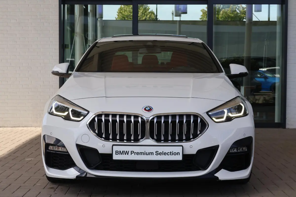 218i | M Sport | Panoramadak | Parkeersensoren voor en achter | Leder | HiFi Geluidssysteem | Climate Control