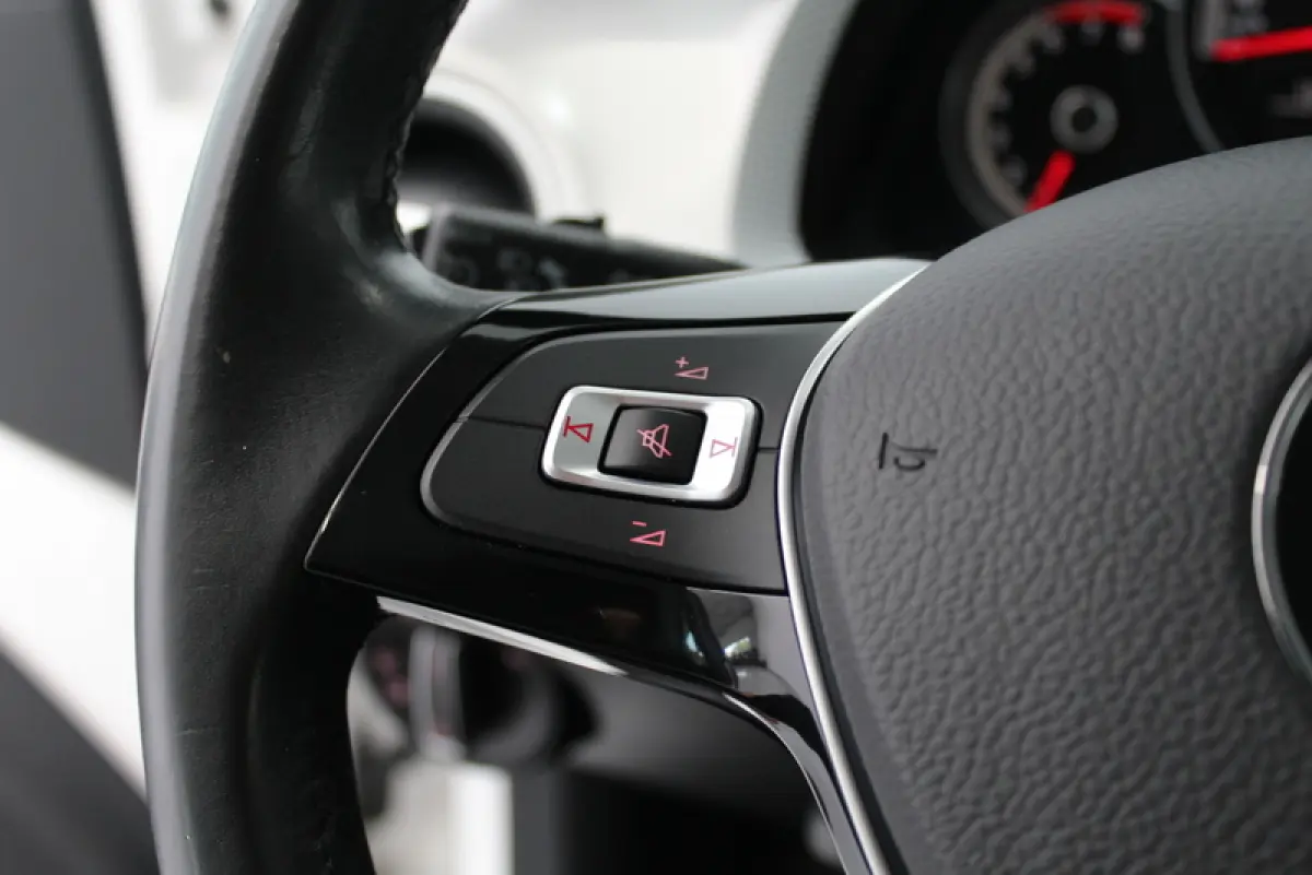 Up! 1.0 BMT high up! 60PK, AIRCO | CRUISE CONTROLE | ELEC-RAMEN/SPIEGELS | PARKEERSENSOREN | CAMERA