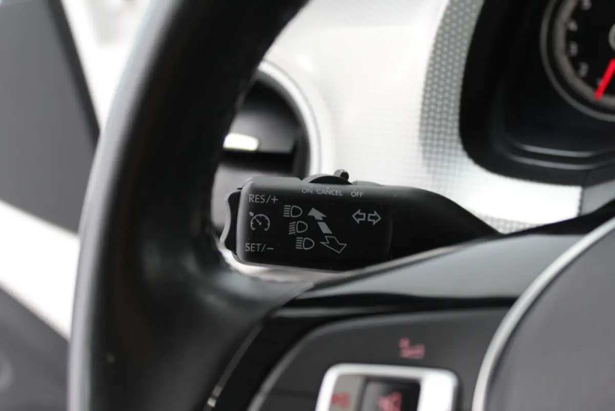 Up! 1.0 BMT high up! 60PK, AIRCO | CRUISE CONTROLE | ELEC-RAMEN/SPIEGELS | PARKEERSENSOREN | CAMERA