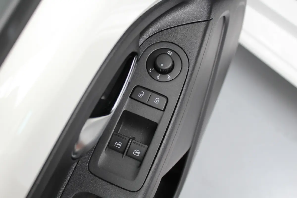 Up! 1.0 BMT high up! 60PK, AIRCO | CRUISE CONTROLE | ELEC-RAMEN/SPIEGELS | PARKEERSENSOREN | CAMERA