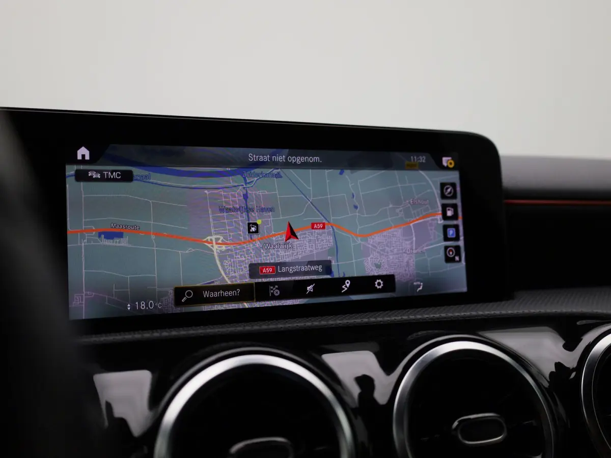 180 Business Solution AMG | Automaat | Panorama dak | DAB | Navigatie | Half-Leder | Virtual cockpit | Bluetooth | Parkeer sensoren | Stoel verwarming | Cruise Control | Lichtmetalen Velgen 