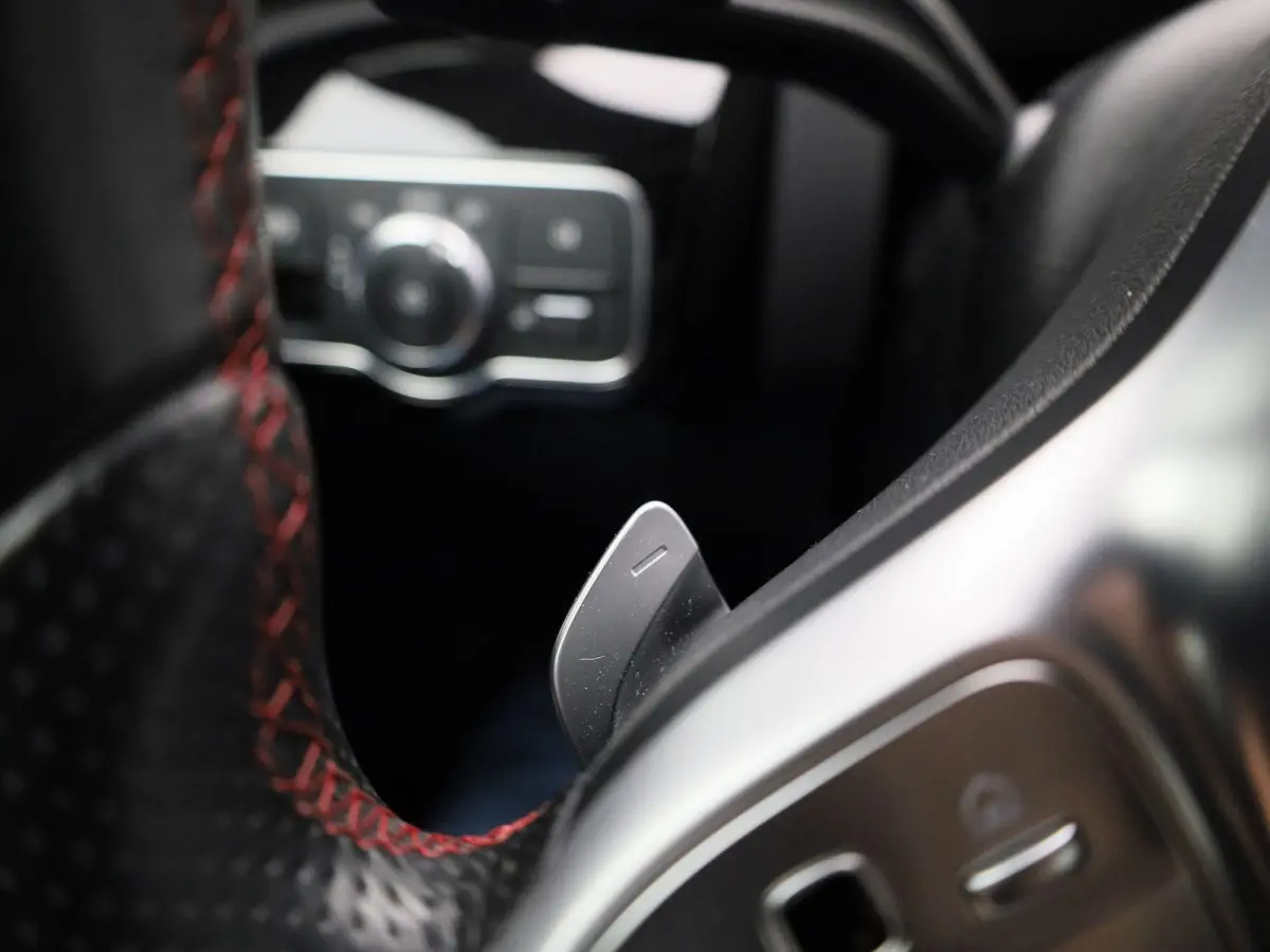180 Business Solution AMG | Automaat | Panorama dak | DAB | Navigatie | Half-Leder | Virtual cockpit | Bluetooth | Parkeer sensoren | Stoel verwarming | Cruise Control | Lichtmetalen Velgen 