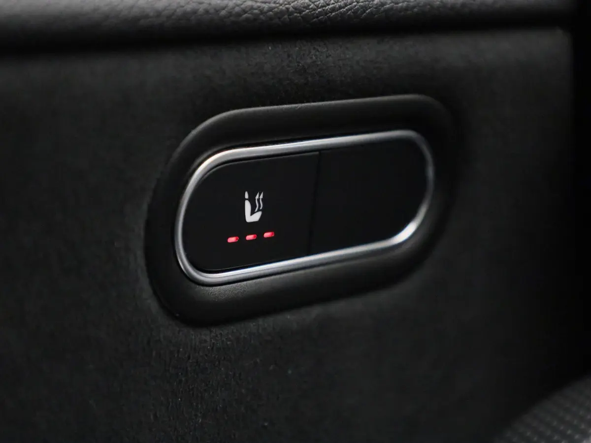 180 Business Solution AMG | Automaat | Panorama dak | DAB | Navigatie | Half-Leder | Virtual cockpit | Bluetooth | Parkeer sensoren | Stoel verwarming | Cruise Control | Lichtmetalen Velgen 