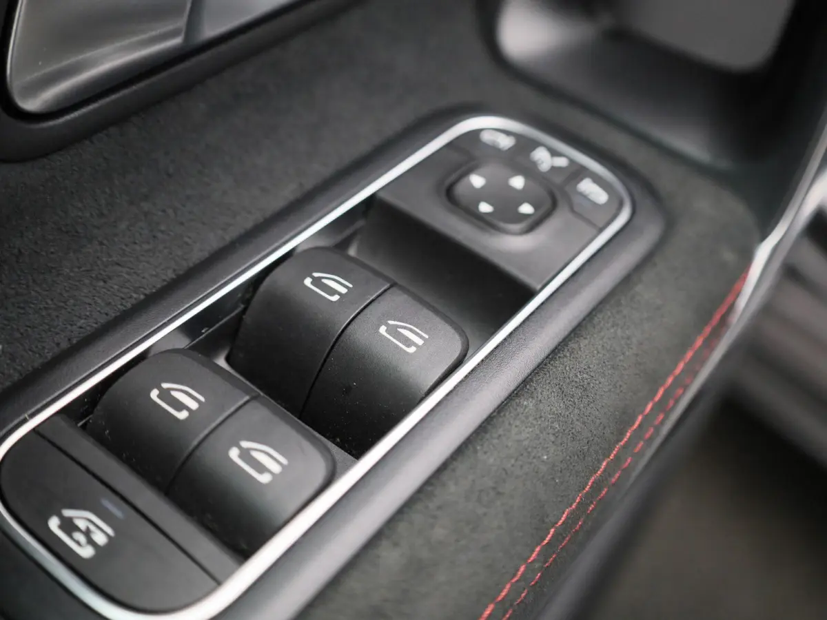 180 Business Solution AMG | Automaat | Panorama dak | DAB | Navigatie | Half-Leder | Virtual cockpit | Bluetooth | Parkeer sensoren | Stoel verwarming | Cruise Control | Lichtmetalen Velgen 