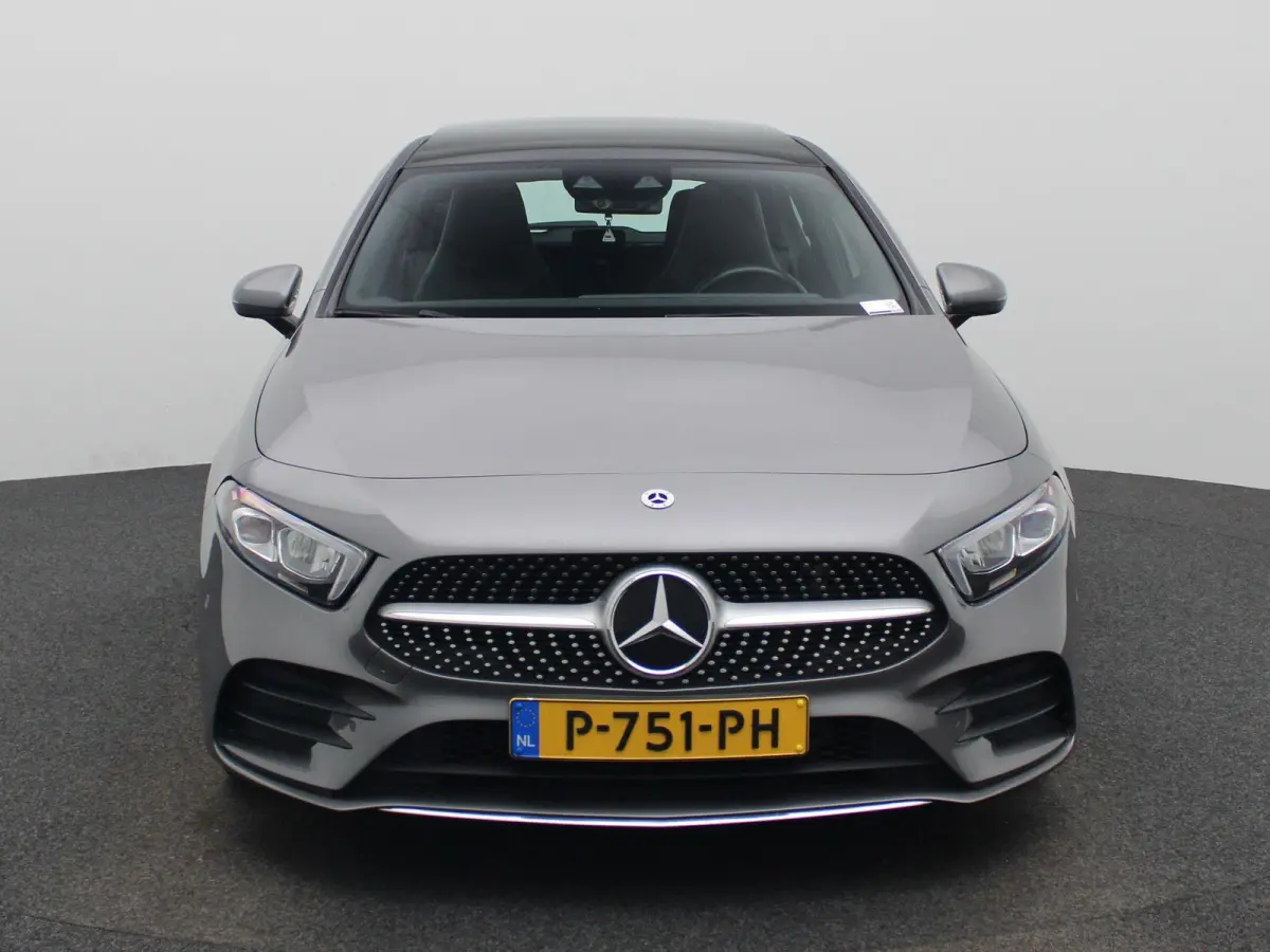 180 Business Solution AMG | Automaat | Panorama dak | DAB | Navigatie | Half-Leder | Virtual cockpit | Bluetooth | Parkeer sensoren | Stoel verwarming | Cruise Control | Lichtmetalen Velgen 