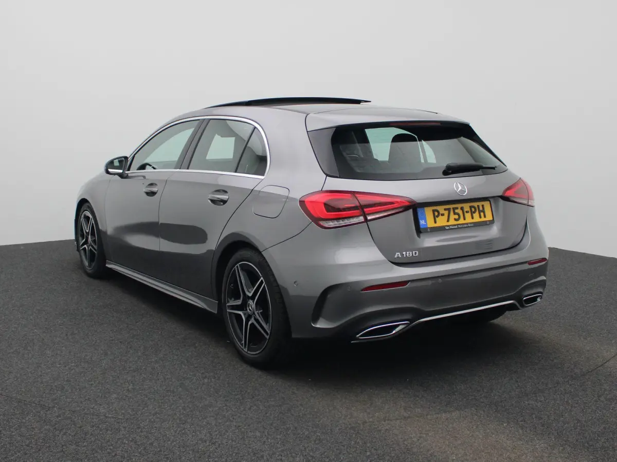180 Business Solution AMG | Automaat | Panorama dak | DAB | Navigatie | Half-Leder | Virtual cockpit | Bluetooth | Parkeer sensoren | Stoel verwarming | Cruise Control | Lichtmetalen Velgen 