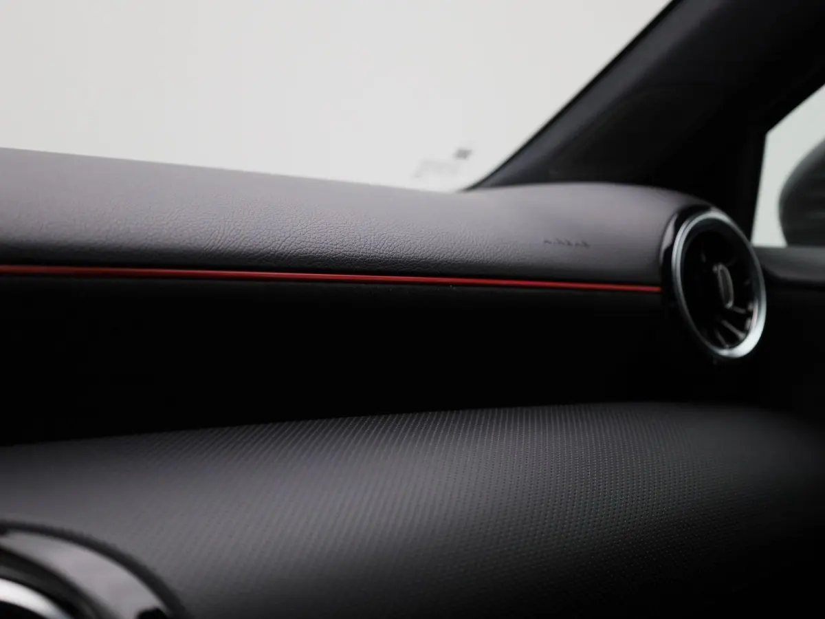 180 Business Solution AMG | Automaat | Panorama dak | DAB | Navigatie | Half-Leder | Virtual cockpit | Bluetooth | Parkeer sensoren | Stoel verwarming | Cruise Control | Lichtmetalen Velgen 