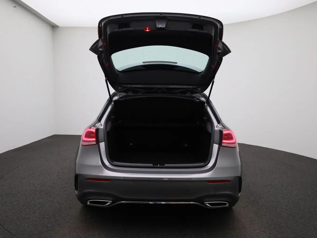 180 Business Solution AMG | Automaat | Panorama dak | DAB | Navigatie | Half-Leder | Virtual cockpit | Bluetooth | Parkeer sensoren | Stoel verwarming | Cruise Control | Lichtmetalen Velgen 