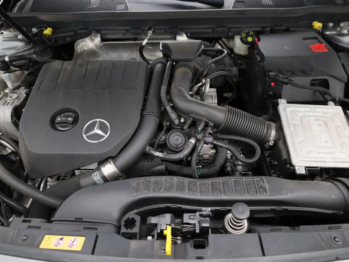180 Business Solution AMG | Automaat | Panorama dak | DAB | Navigatie | Half-Leder | Virtual cockpit | Bluetooth | Parkeer sensoren | Stoel verwarming | Cruise Control | Lichtmetalen Velgen 