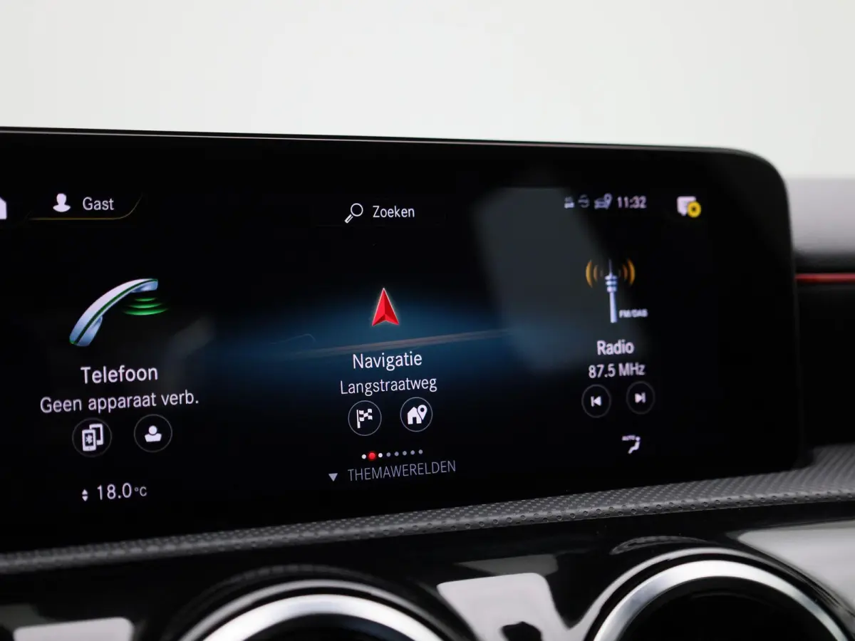 180 Business Solution AMG | Automaat | Panorama dak | DAB | Navigatie | Half-Leder | Virtual cockpit | Bluetooth | Parkeer sensoren | Stoel verwarming | Cruise Control | Lichtmetalen Velgen 