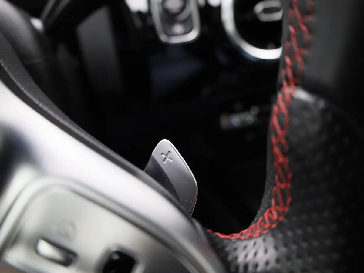 180 Business Solution AMG | Automaat | Panorama dak | DAB | Navigatie | Half-Leder | Virtual cockpit | Bluetooth | Parkeer sensoren | Stoel verwarming | Cruise Control | Lichtmetalen Velgen 