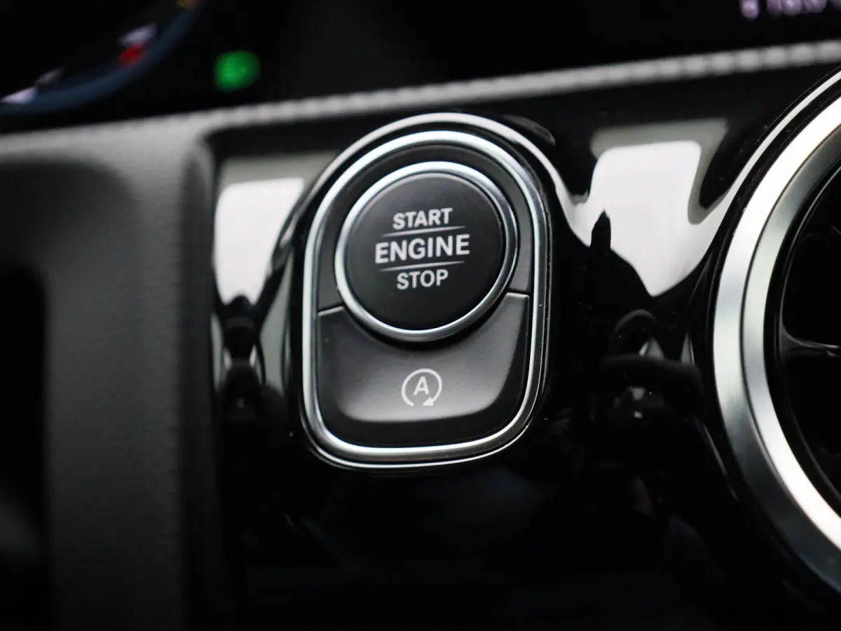180 Business Solution AMG | Automaat | Panorama dak | DAB | Navigatie | Half-Leder | Virtual cockpit | Bluetooth | Parkeer sensoren | Stoel verwarming | Cruise Control | Lichtmetalen Velgen 