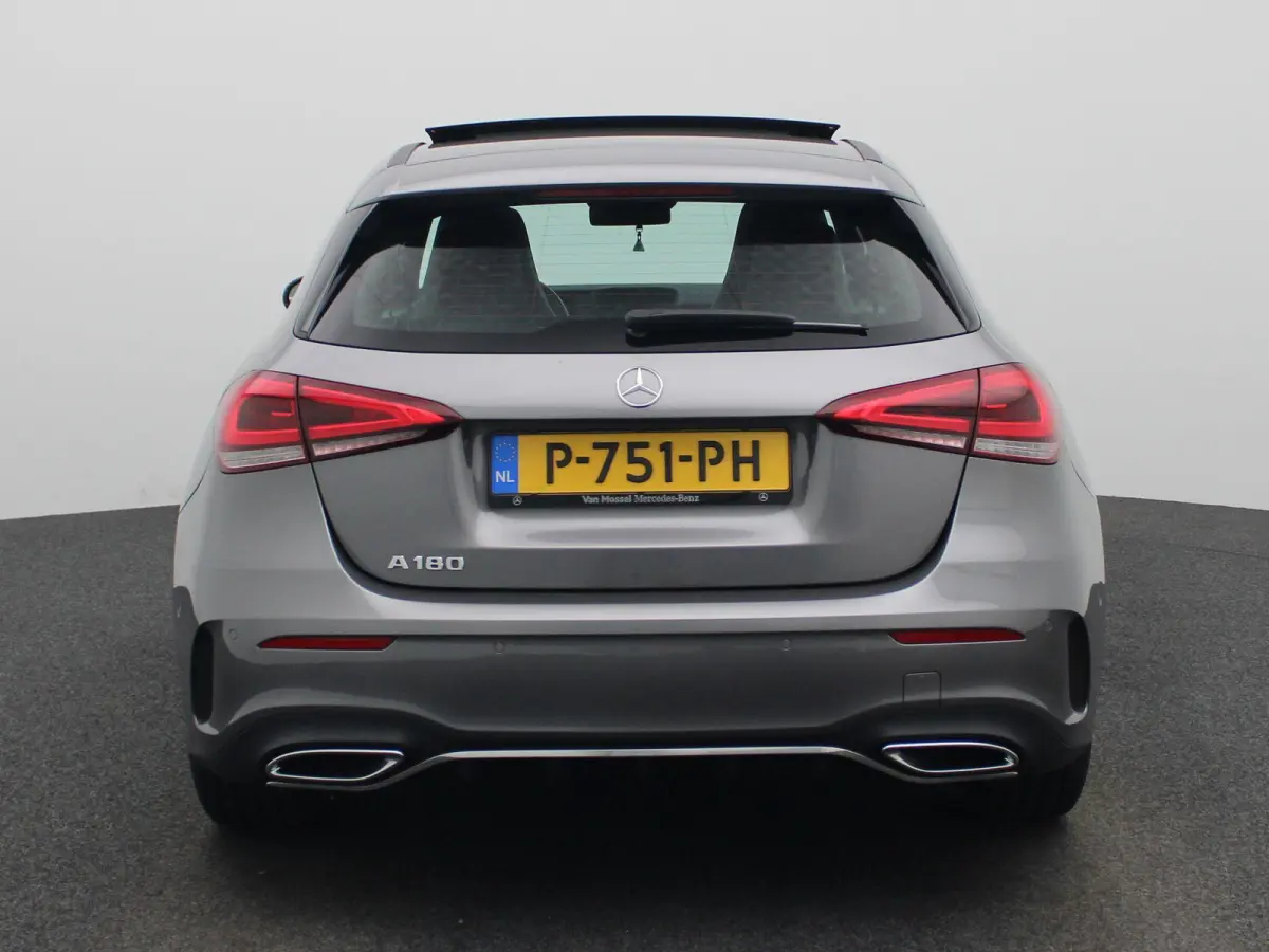 180 Business Solution AMG | Automaat | Panorama dak | DAB | Navigatie | Half-Leder | Virtual cockpit | Bluetooth | Parkeer sensoren | Stoel verwarming | Cruise Control | Lichtmetalen Velgen 