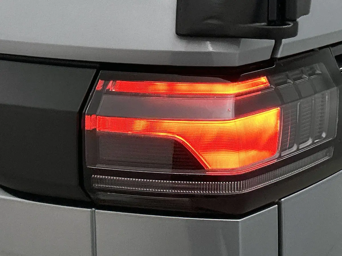 Bulli Limited Edition 286PK | Climatric Airco | Trekhaak | Stoelverwarming | Draadloos Apple Carplay/ Android Auto | DAB+ | Achteruitrijcamera inclusief 360 graden | Diefstalalarm | Navigati