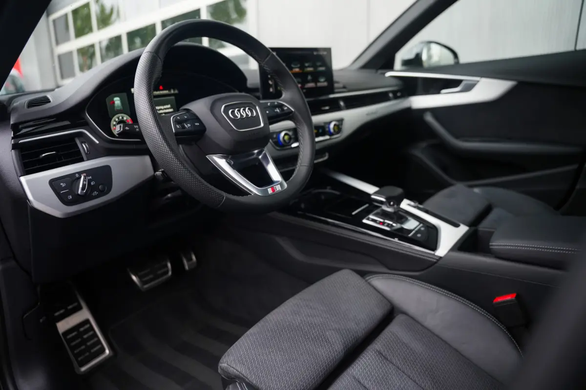 40 TFSI 204 pk Quattro S-Edition Competition /BTW-Auto/ Pano-Dak/ B&O 3D/ ACC/ Keyless/ Camera/ Sport-Stoelen/ Stoel.Verw/ Massage/ Trekhaak/ 19'' LMV