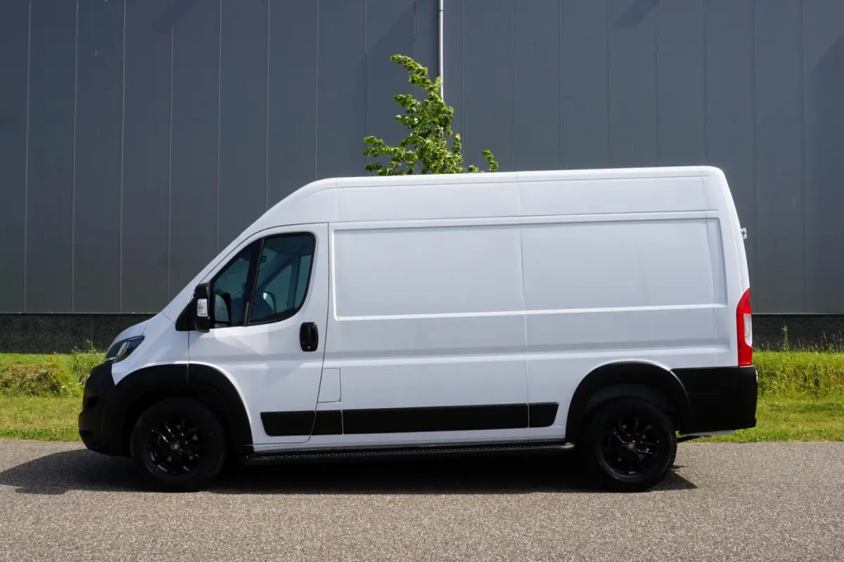 2.2 MultiJet 180 L2H2 3.5t Automaat |Adaptive Cruise |Camera en digitale binnenspiegel |Standkachel |2 stoelen |2 airbags |Trekhaak |Stoelverwarming |Parkeersensoren voor en achter
