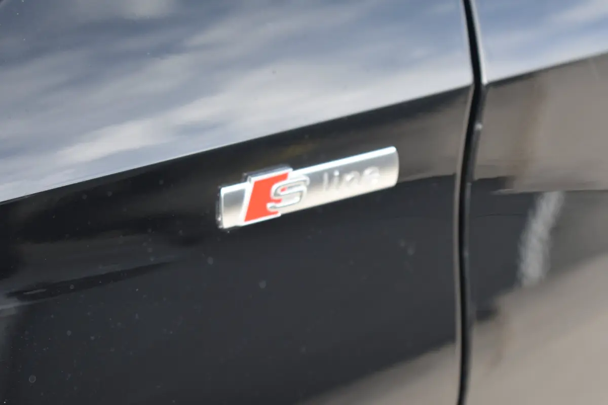 30 TFSI S edition 110PK S-Tronic | Sportonderstel | Elektrische bestuurdersstoel | Premium Audio System | Schuif-kanteldak | Verwarmbare voorstoelen