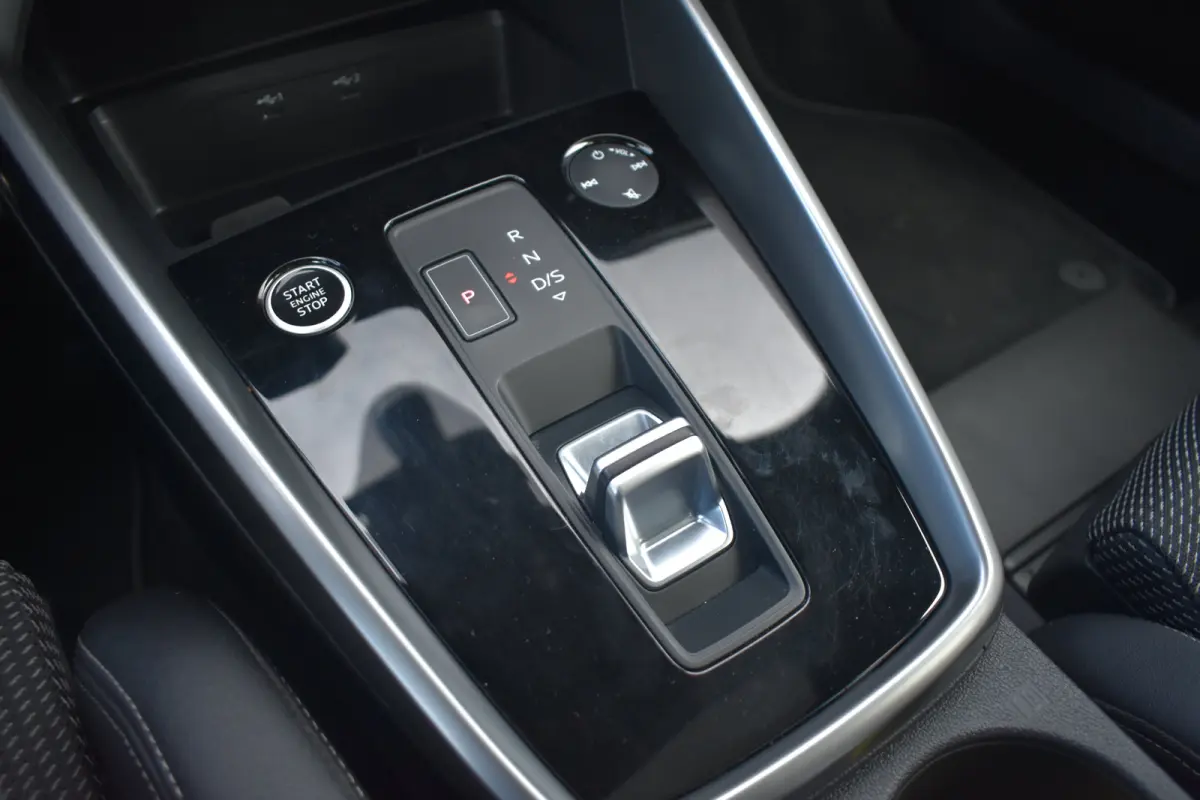 30 TFSI S edition 110PK S-Tronic | Sportonderstel | Elektrische bestuurdersstoel | Premium Audio System | Schuif-kanteldak | Verwarmbare voorstoelen