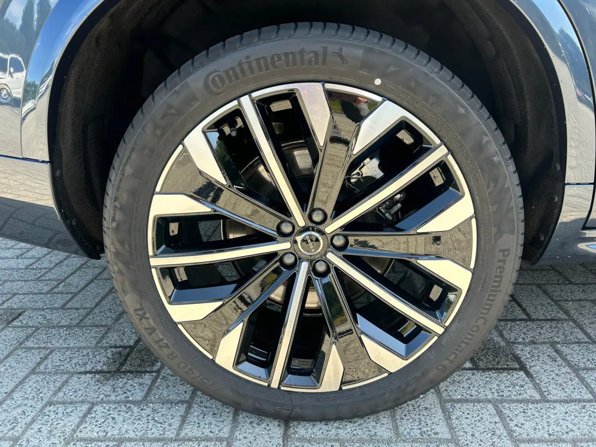 2.0 T8 Plug-in hybrid AWD Ultra Bright | Luchtvering | Trekhaak | 360 camera | HU-Display | Stoelventilatie |