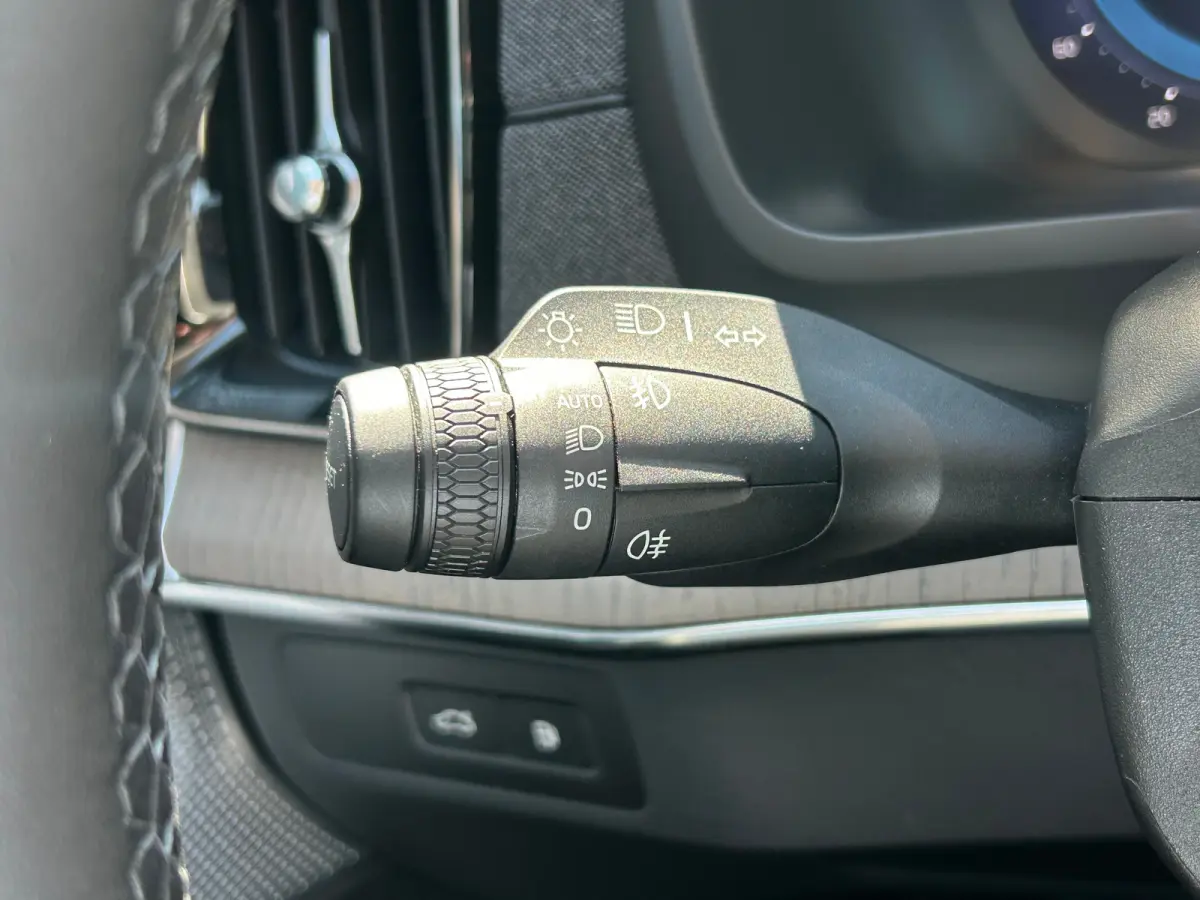 2.0 T8 Plug-in hybrid AWD Ultra Bright | Luchtvering | Trekhaak | 360 camera | HU-Display | Stoelventilatie |