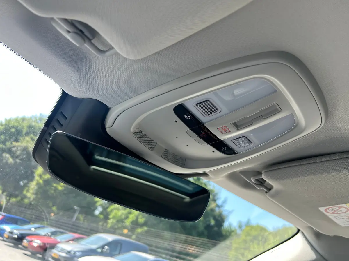 2.0 T8 Plug-in hybrid AWD Ultra Bright | Luchtvering | Trekhaak | 360 camera | HU-Display | Stoelventilatie |