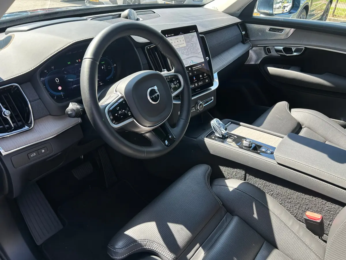 2.0 T8 Plug-in hybrid AWD Ultra Bright | Luchtvering | Trekhaak | 360 camera | HU-Display | Stoelventilatie |