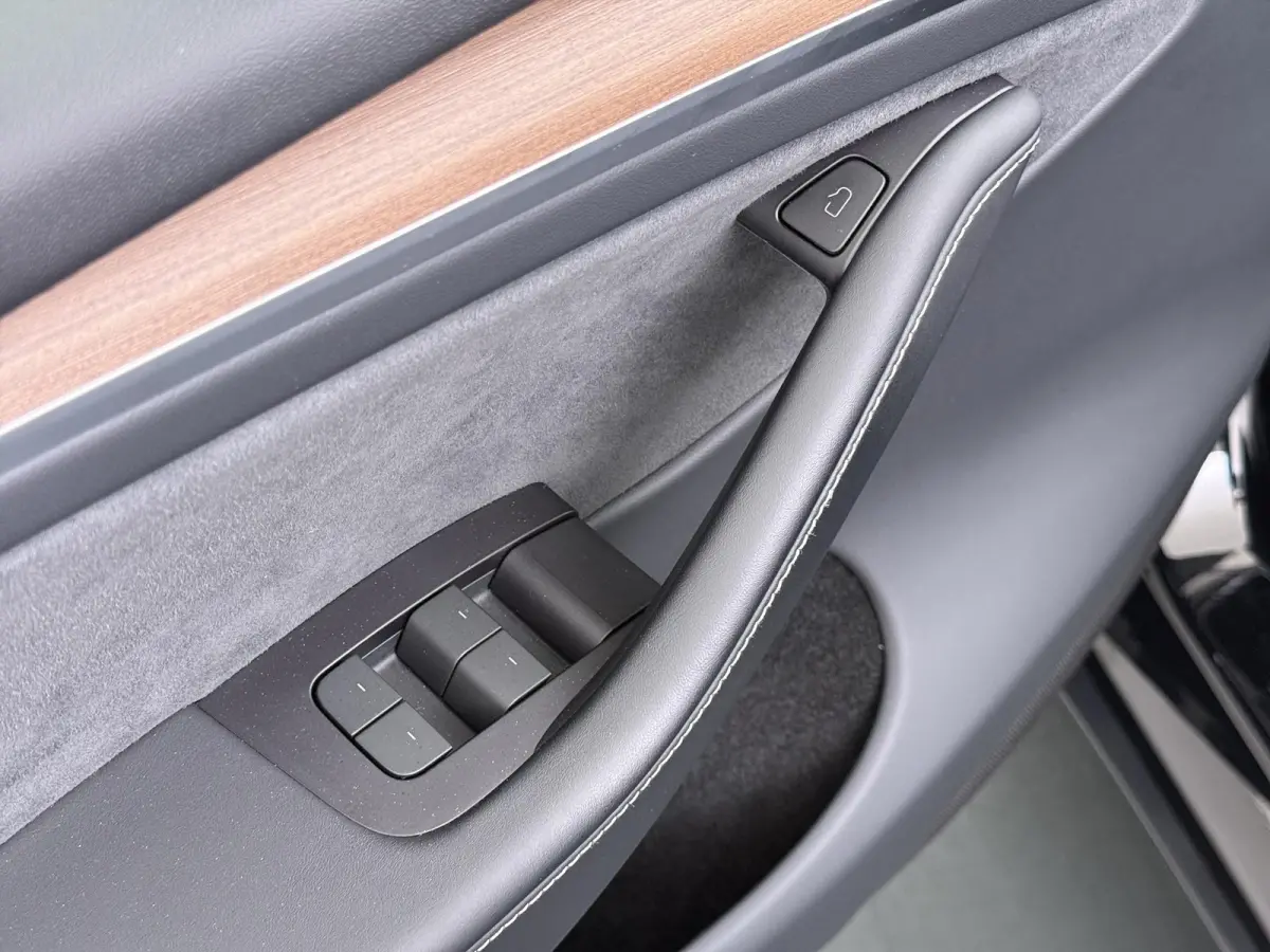 Long Range AWD 75 kWh SOH 95% | TESLA FABRIEKSGARANTIE TOT 2028/ 80.000KM! | FABRIEKSGARANTIE OP ACCU & AANDRIJFLIJN TOT 2032 OF 192.000 KM | BTW VERREKENBAAR