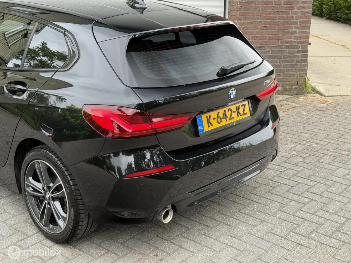 116i High Executive 2DE EIG Dealer OND CarPlay Sportstoelen