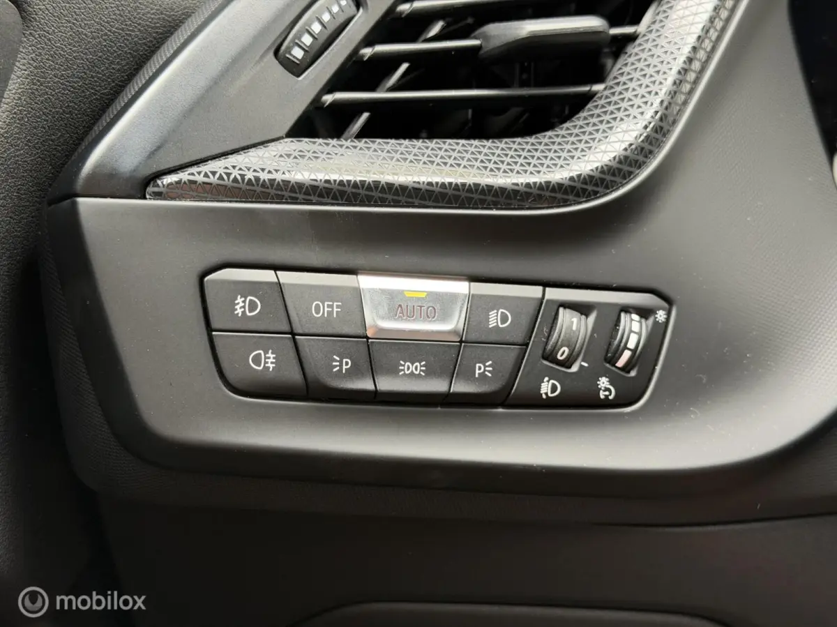 116i High Executive 2DE EIG Dealer OND CarPlay Sportstoelen
