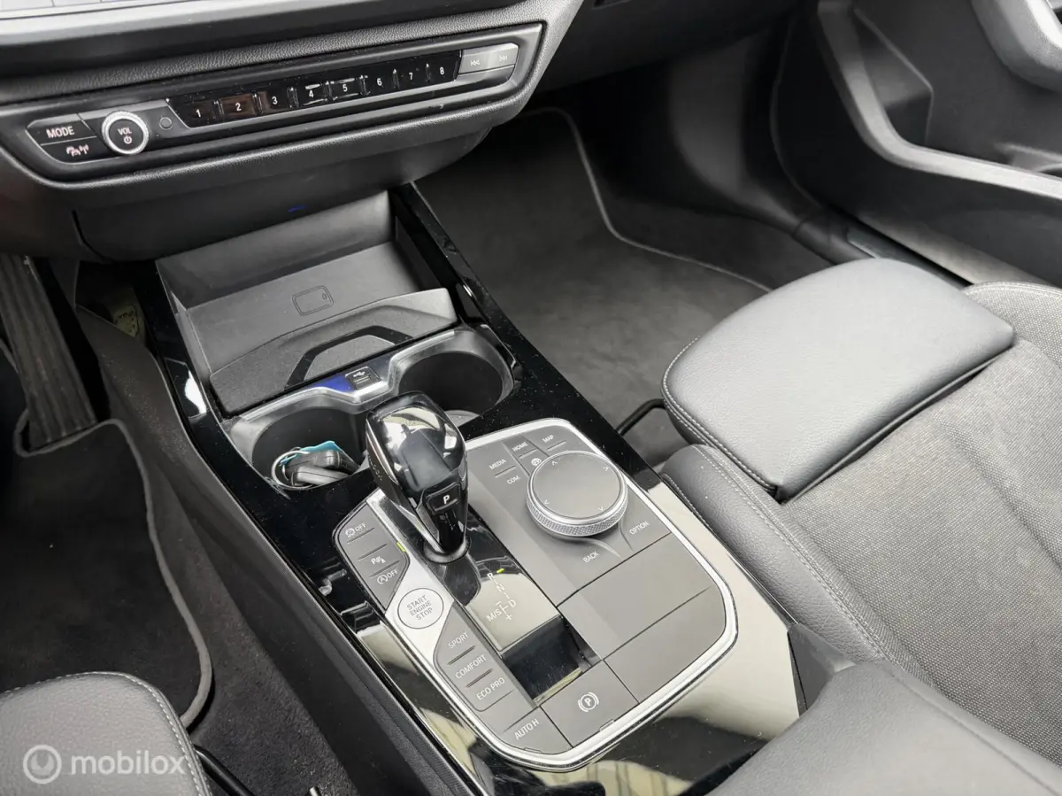 116i High Executive 2DE EIG Dealer OND CarPlay Sportstoelen